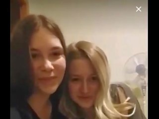[Periscope] Ukrainian teen girls practice necking